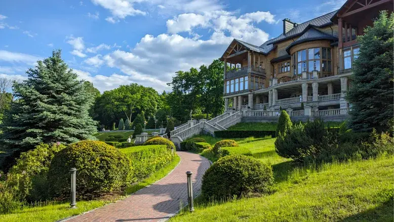 Smart Maintenance Habits That Help Preserve High-Value Properties
