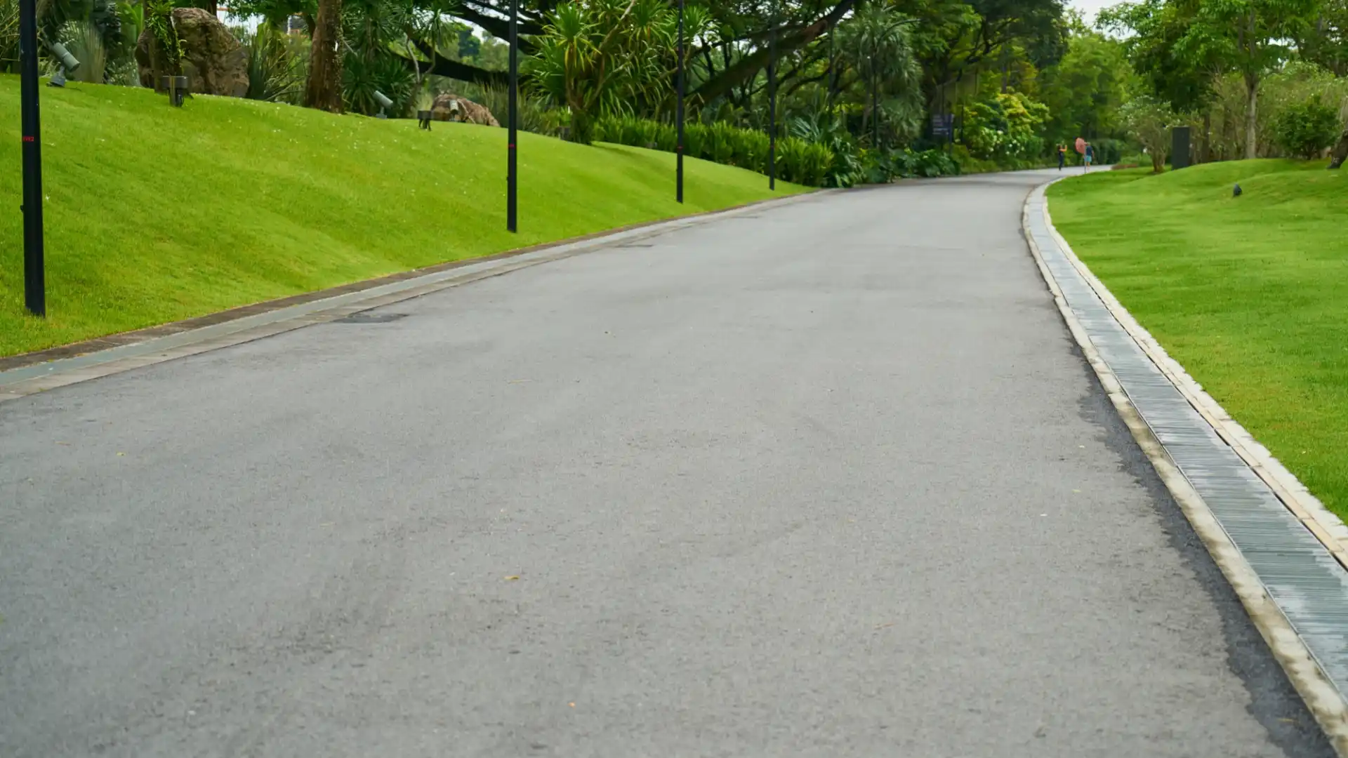 When a Concrete Driveway Needs Replacement, Not Repair