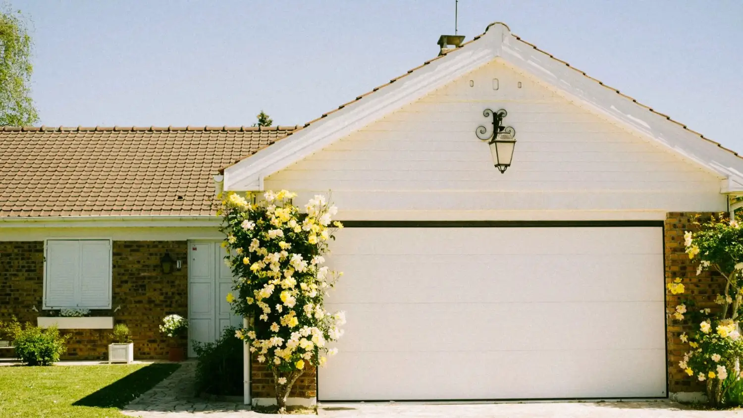 Security and Convenience Features That Improve Daily Home Life