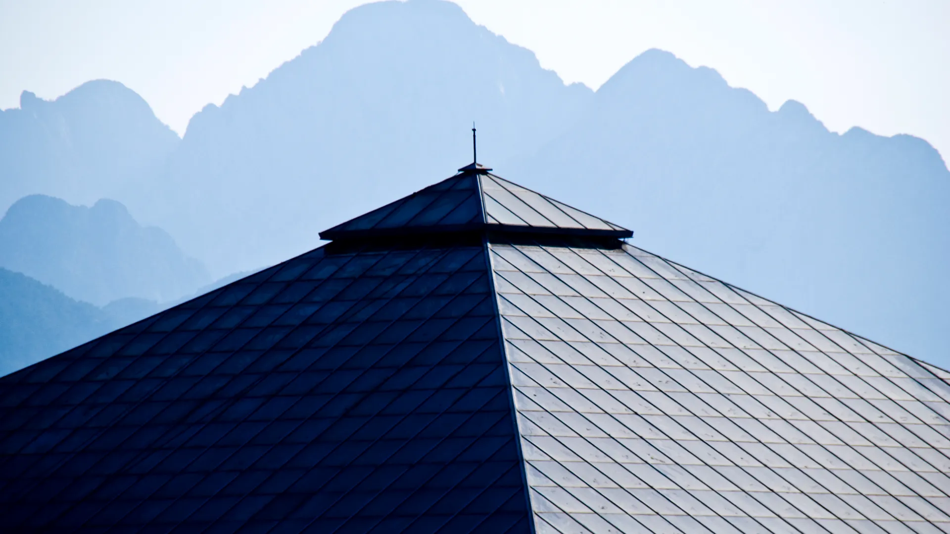 What Homeowners Should Know About Roof Replacement Costs