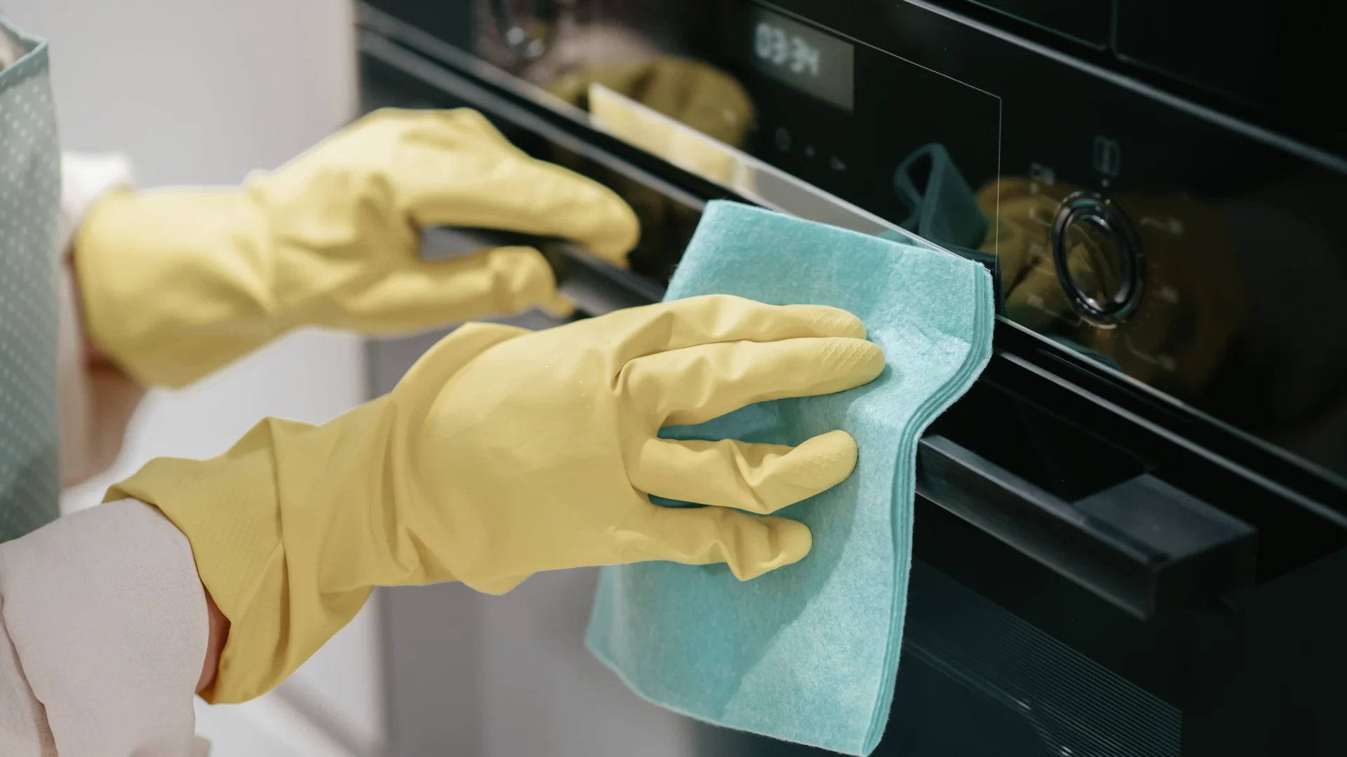 Why Professional Oven Cleaning Is Essential for Croydon Homes